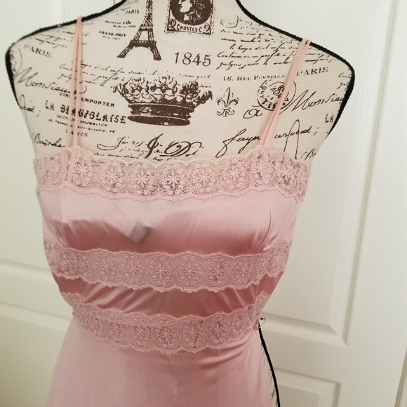 Pink Negligee Gown & Robe Set - Picture 2 of 8